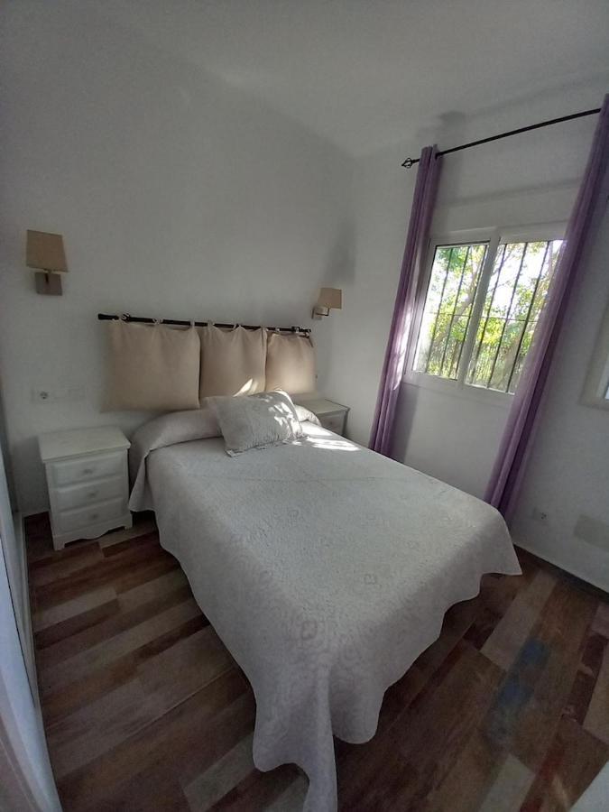 Apartamentos Cala Isabel Zahora Luaran gambar