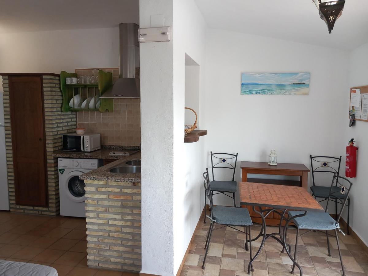 Apartamentos Cala Isabel Zahora Luaran gambar
