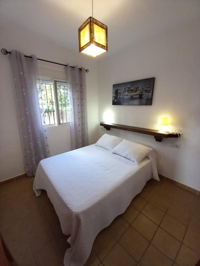 Apartamentos Cala Isabel Zahora Luaran gambar
